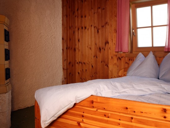 Schlafzimmer 2 im Erdgeschoss der Firstwandhütte 2